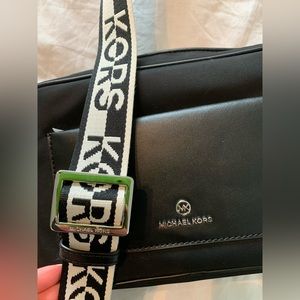 Brand new Michael Kors crossbody. Never used!